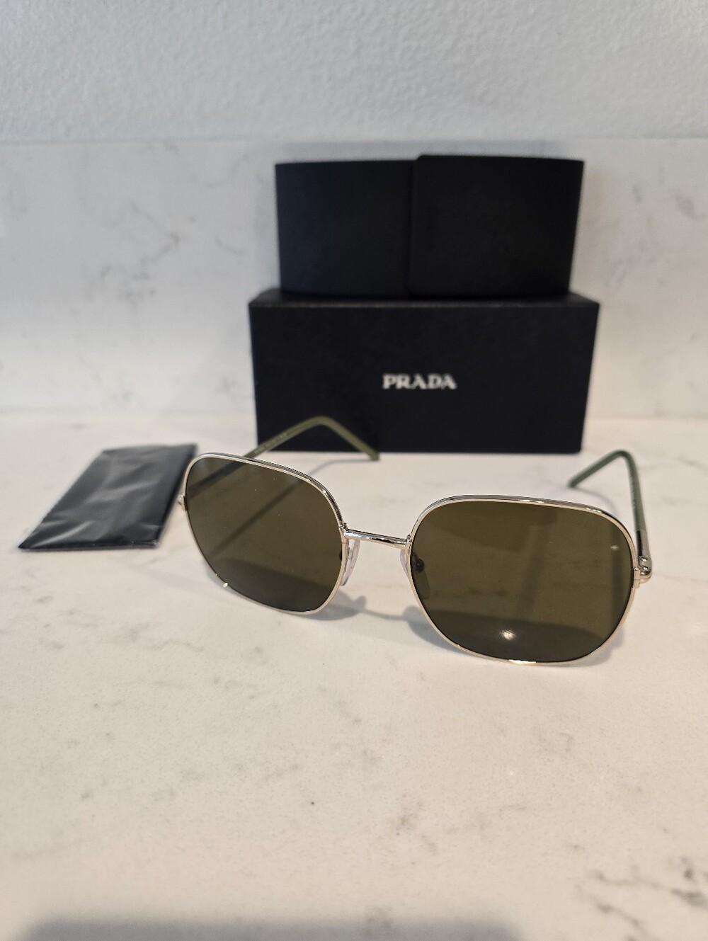 New in Box 100% Authentic Prada Eyewear Style SPR 67X Sunglasses W/ Case - Picture 4 of 7